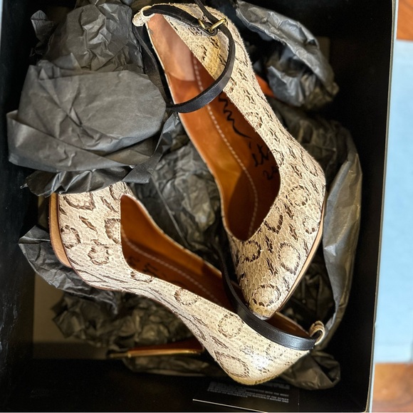 Worn only twice! Pretty amazing condition - Picture 2 of 7